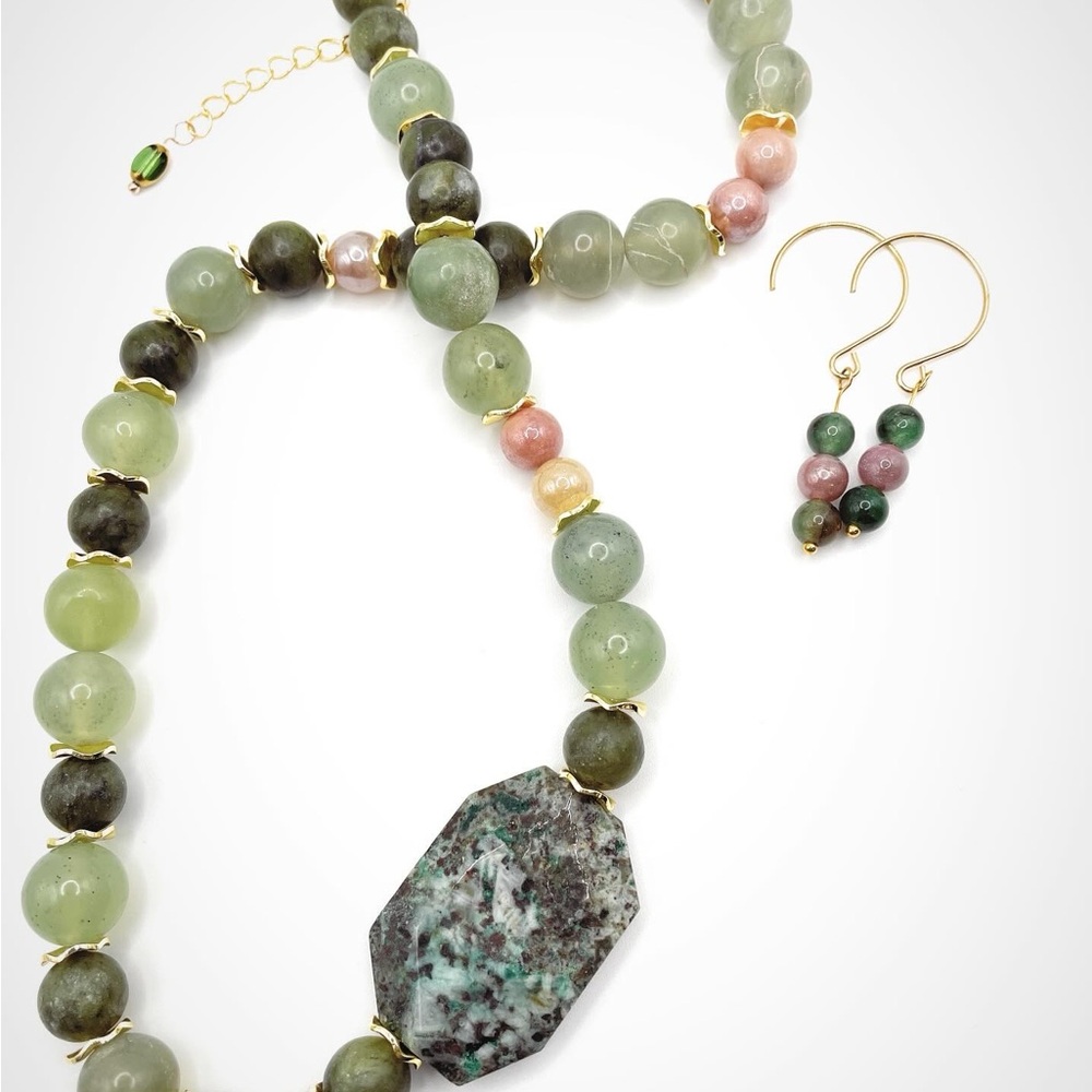 Elegant Multi-Stone Necklace and Earring Set